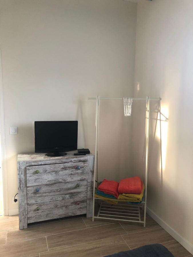 Gite Independant 1 Chambre Prignac-et-Marcamps Exterior photo